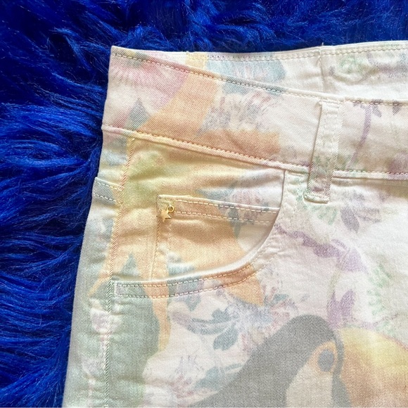 New! VICOLO Italy Parrot Floral Print High Waist Denim Shorts - Picture 2 of 5